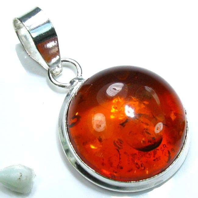 WOW!!! GORGEOUS AMBER PENDANT!! Not to be missed!